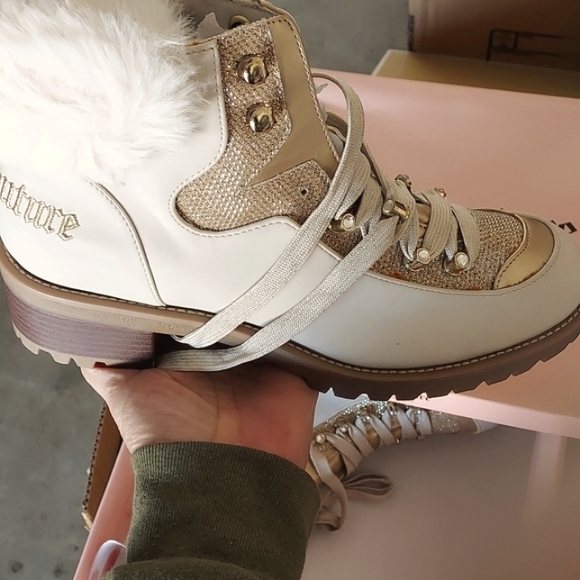 BNWB Lace Up Fall fashion boots with heel - Picture 1 of 8